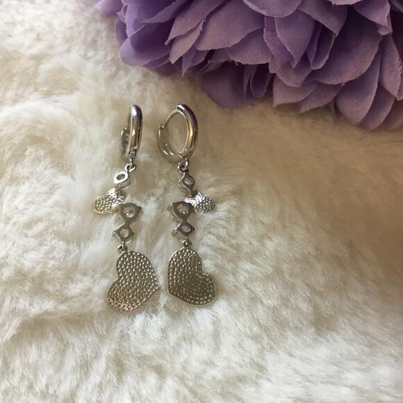 Shopeunoia Boutique Jewelry - Charm Heart with Crystals Huggie Earrings